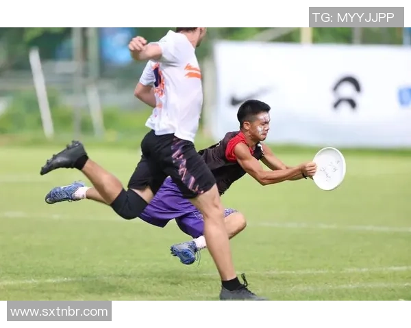 广州飞盘队与上海飞盘队赛后复盘分析比赛节奏与战术对比