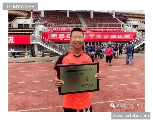 师大高新足球队奋勇拼搏展现青春风采助力校园文化建设与体育精神传承 师大高新足球队奋勇拼搏展现青春风采助力校园文化建设与体育精神传承