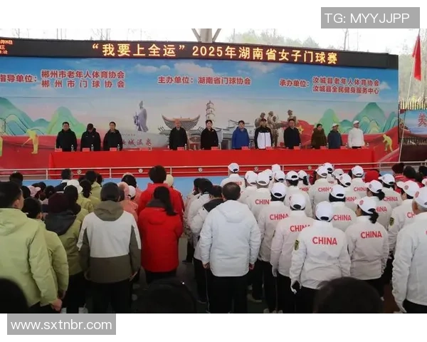 女婿在绿茵场上挥洒汗水展现风采赢得丈母娘的赞赏与支持 女婿在绿茵场上挥洒汗水展现风采赢得丈母娘的赞赏与支持